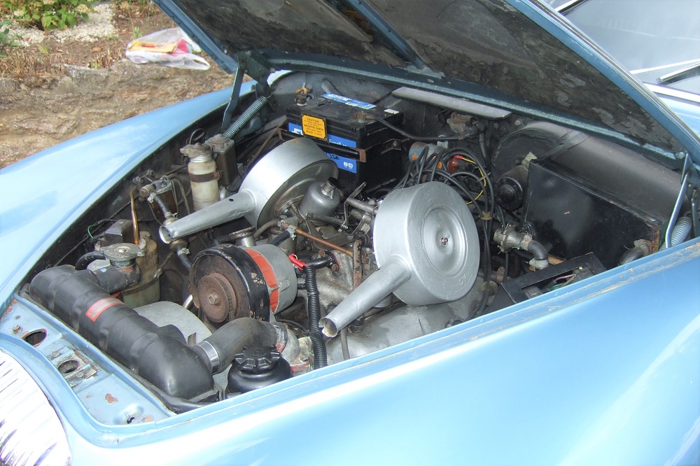 Daimler V8-250