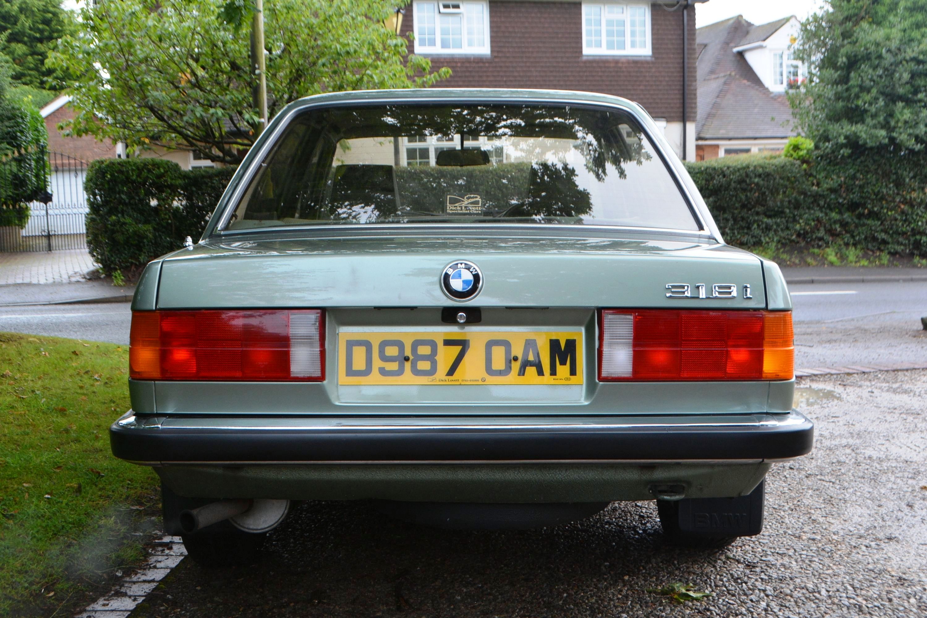 BMW 318i (E30)