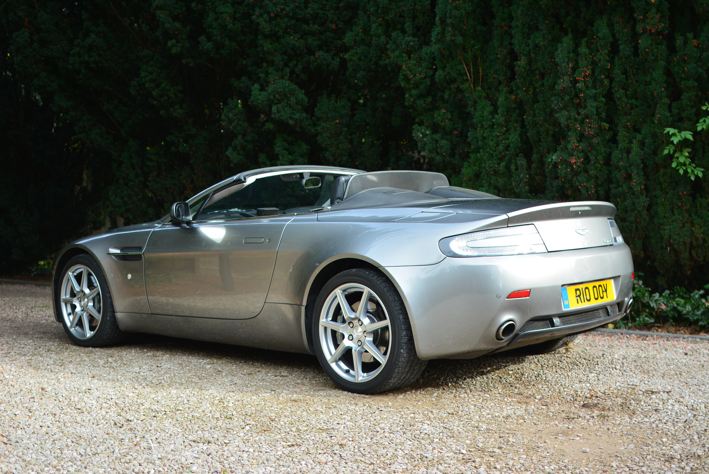Aston Martin Vantage Volante