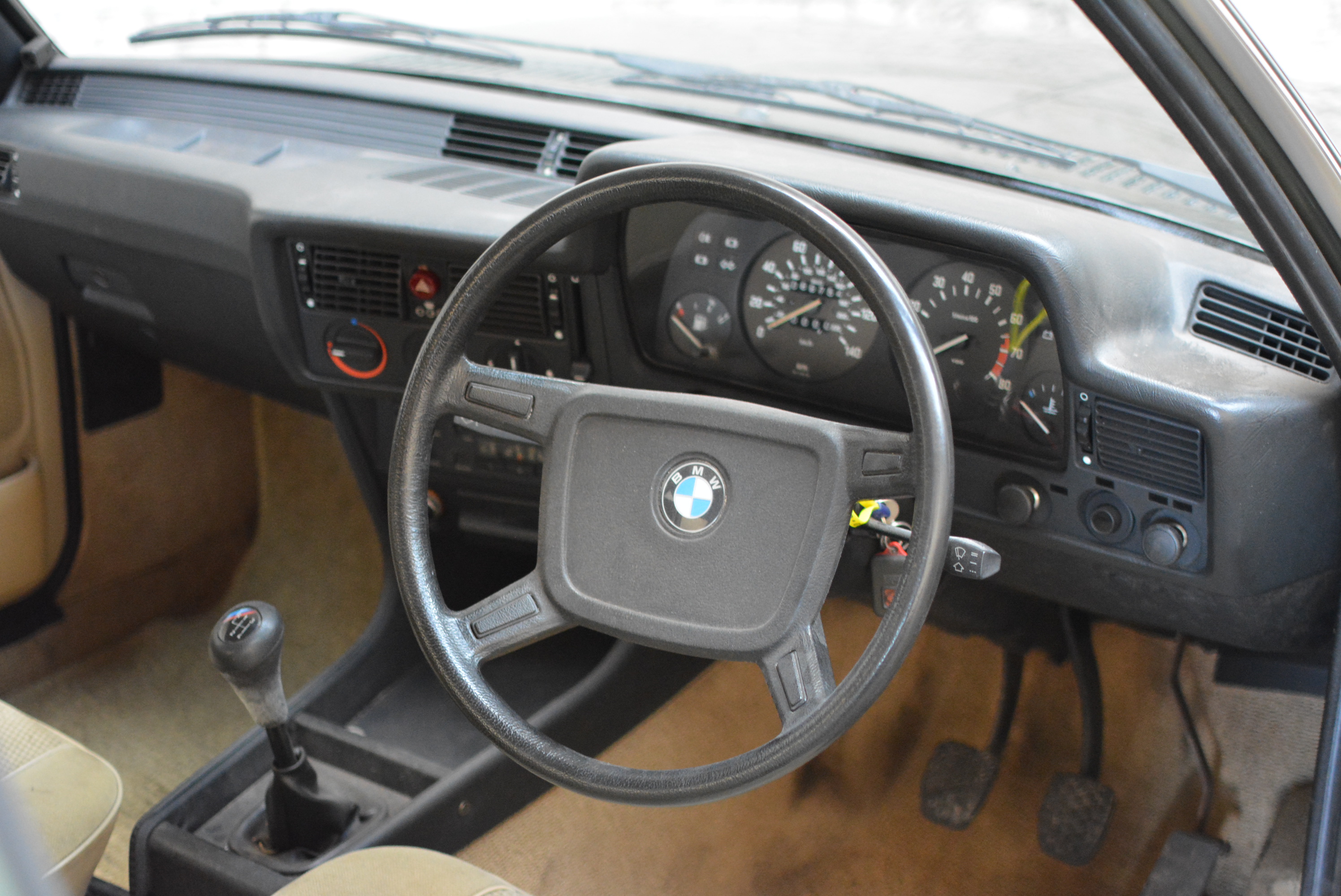 BMW 323i (E21)