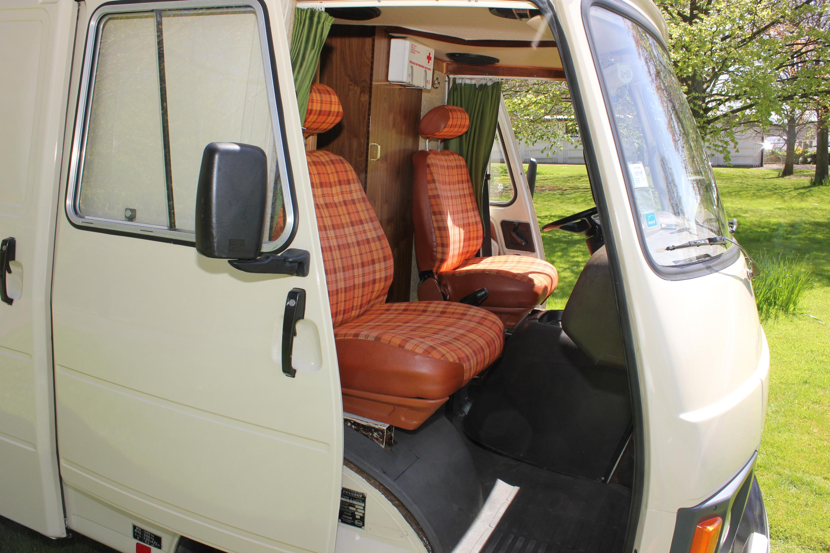 Peugeot J9 Camper Van