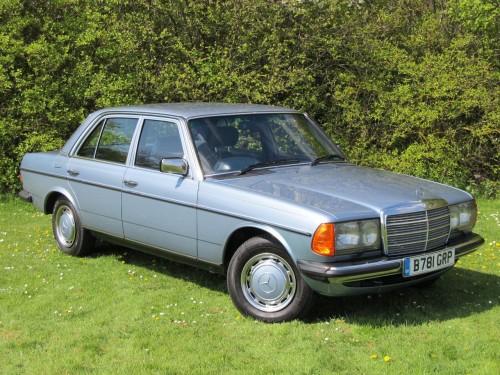 Mercedes-Benz 230E Saloon