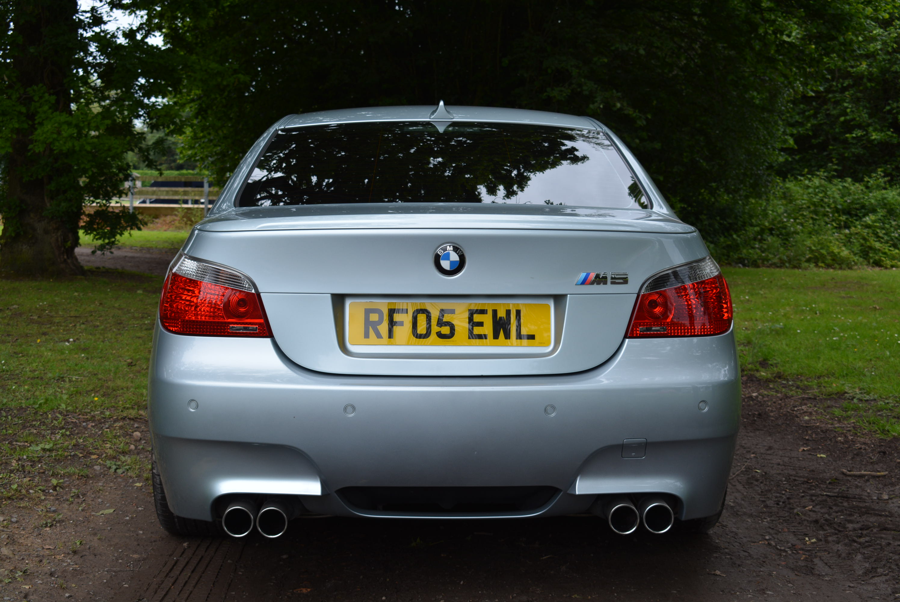 BMW M5 (E60)