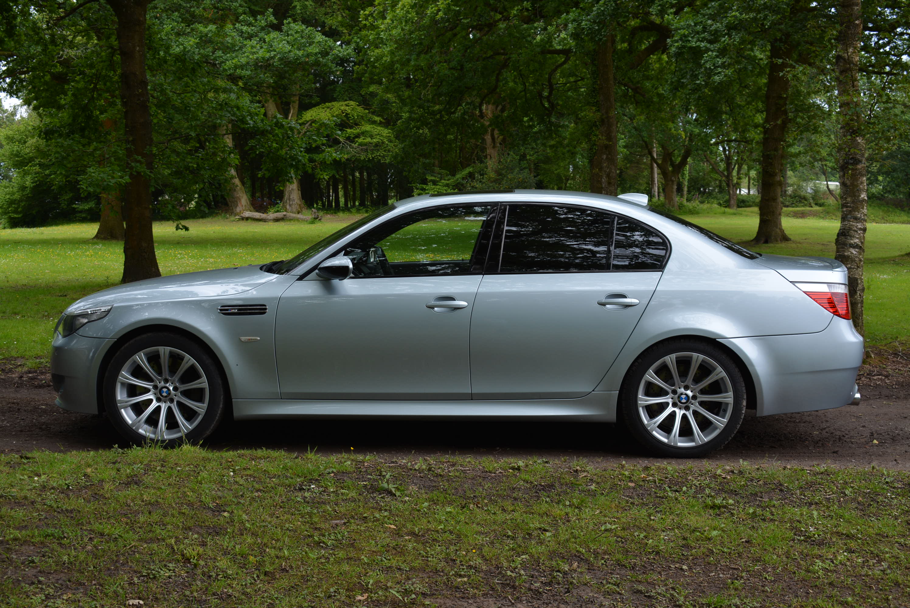 BMW M5 (E60)