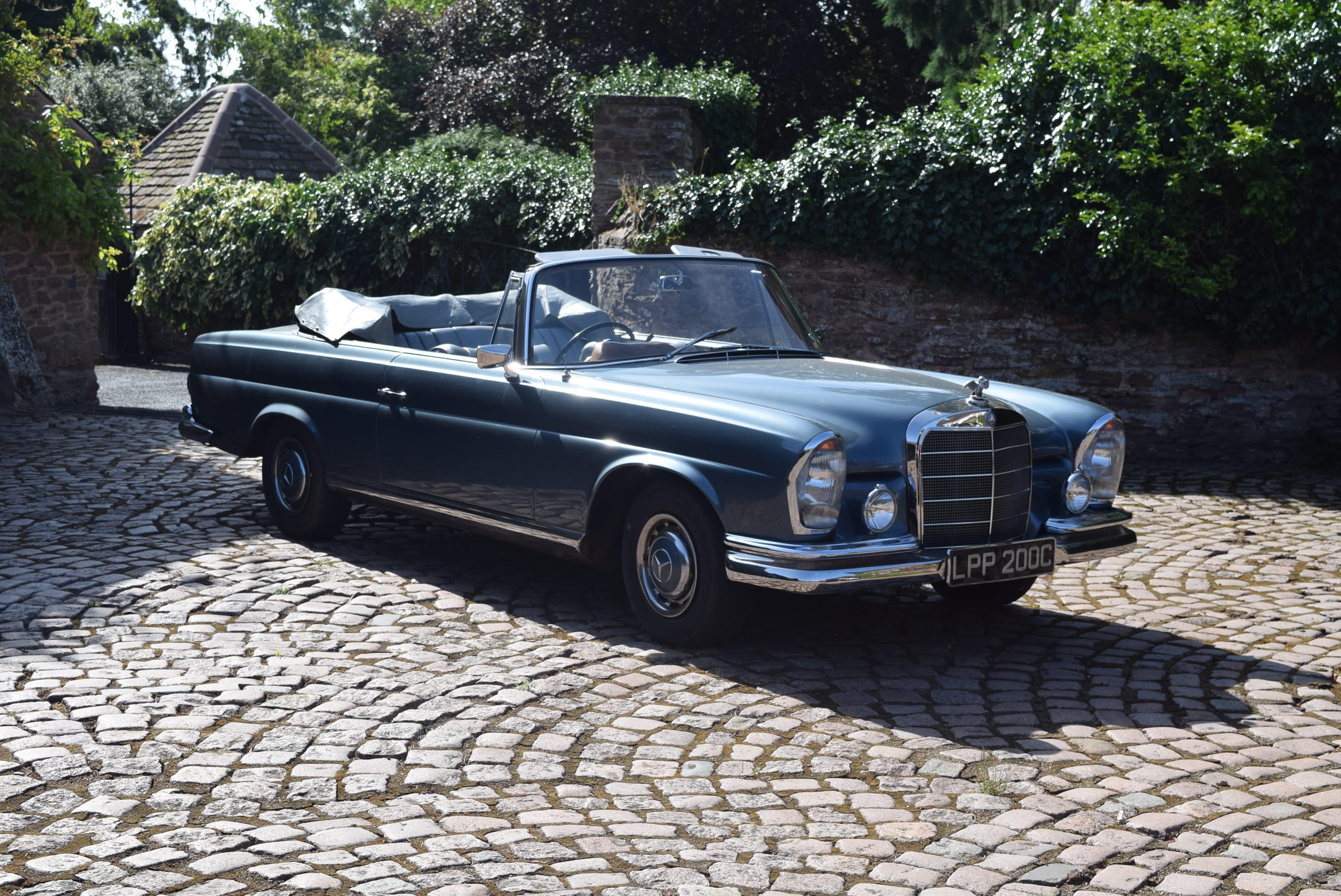 Mercedes-Benz 220 SEb Convertible