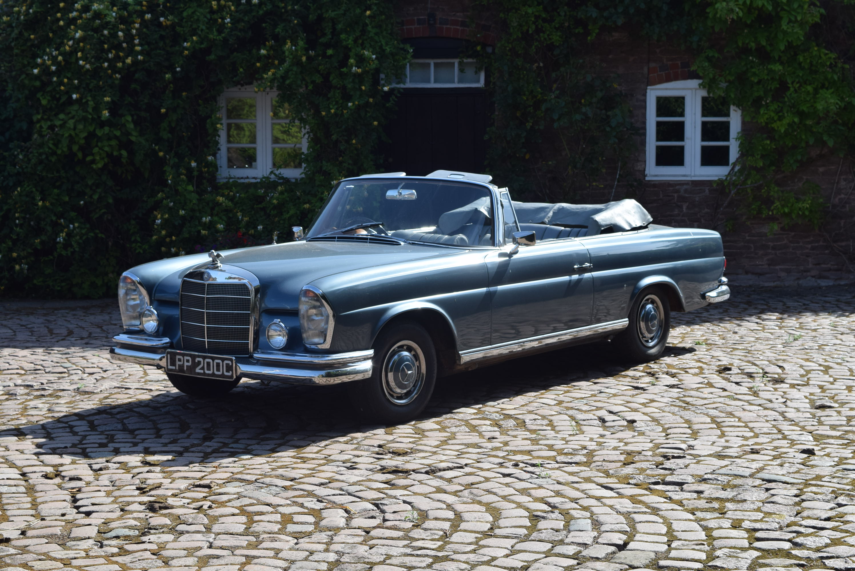 Mercedes-Benz 220 SEb Convertible