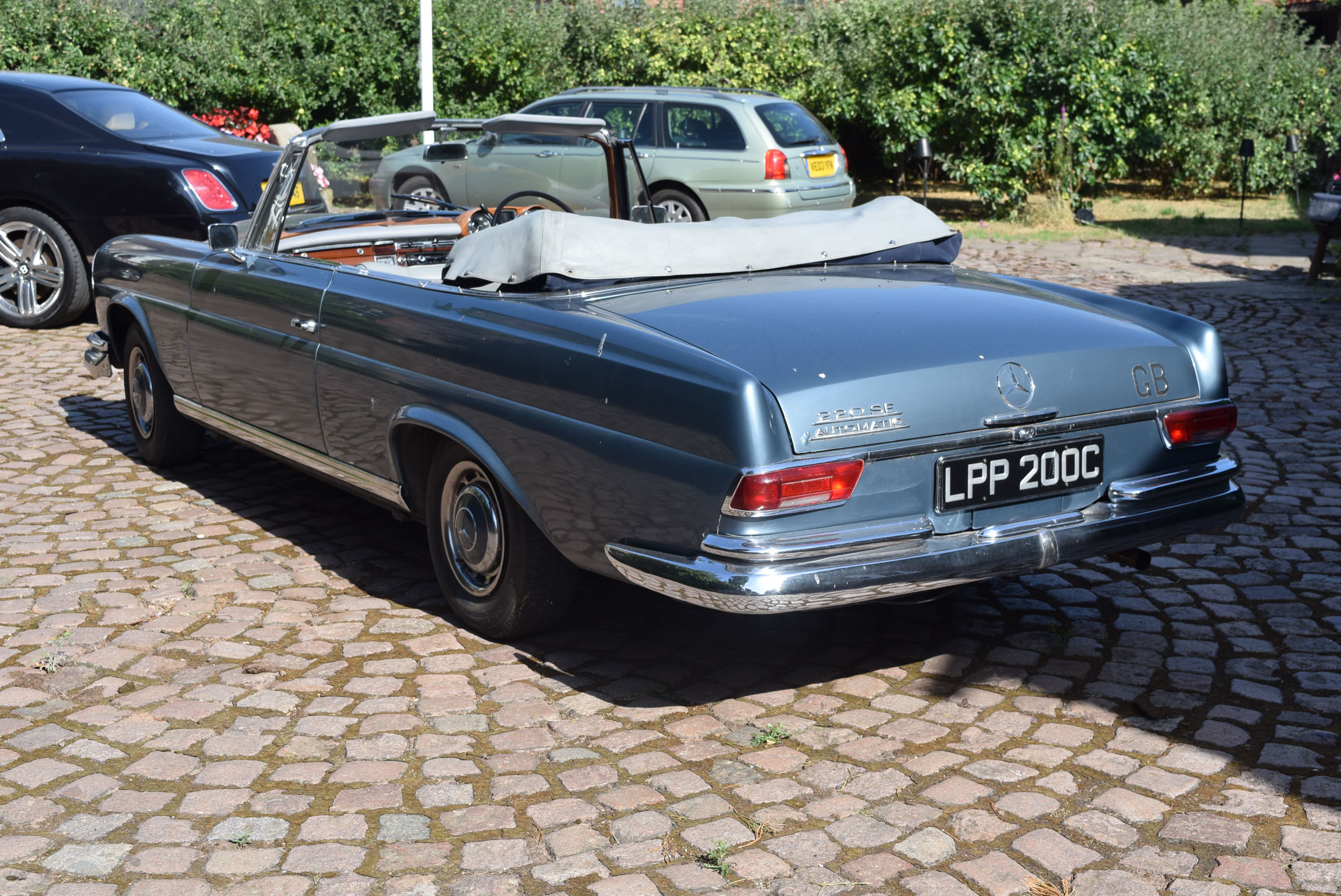 Mercedes-Benz 220 SEb Convertible