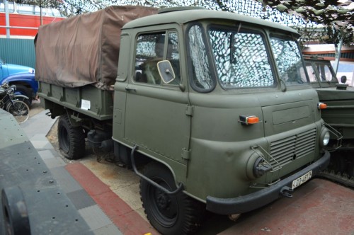 Robur LO 1800A Army Signals Truck and Trailer