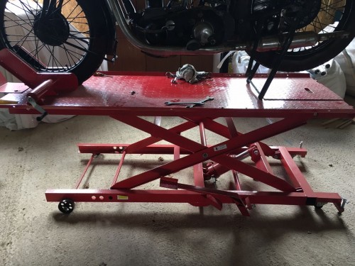 Hydraulic motorcycle lift